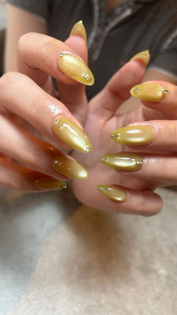 mag.yellowのネイルデザイン