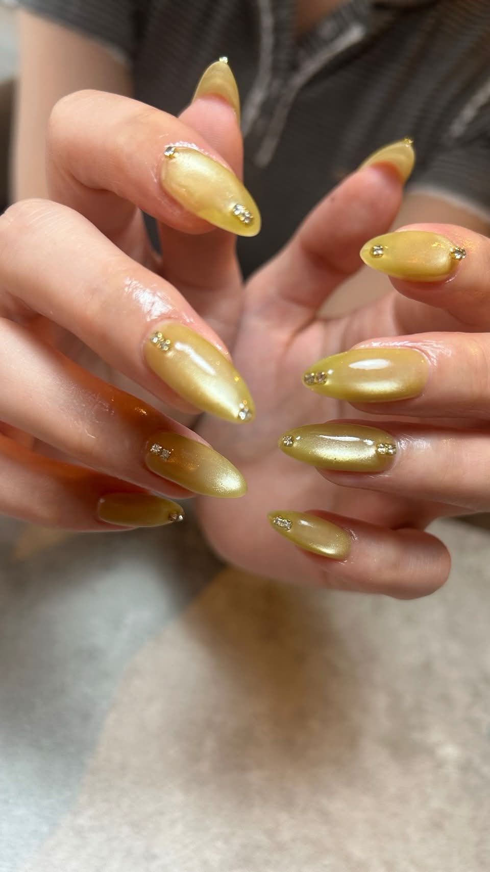 mag.yellow